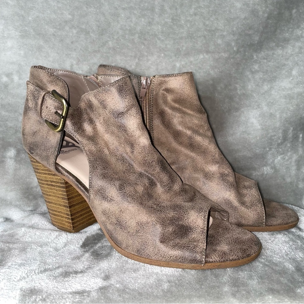 Fergalicious Revenge Tan Open Toe Bootie Stacked Heel Buckle Size 10 Faux Leathe